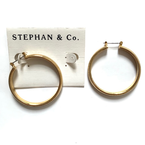 LNew Hoop Earrings - Picture 2 of 2